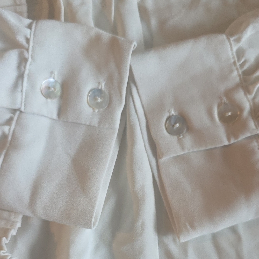 Express Cream Ruffled Blouse - Picture 3 of 5